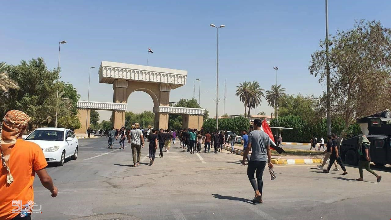 Cramps in Baghdad curfew declared / protesters enter Rashtrapati Bhavan