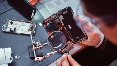 How much does a mobile phone repair job make?